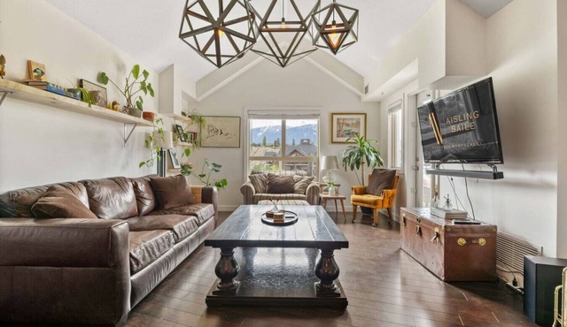 Vintage Retreat | Outdoor Pool & Hot Tub | Central