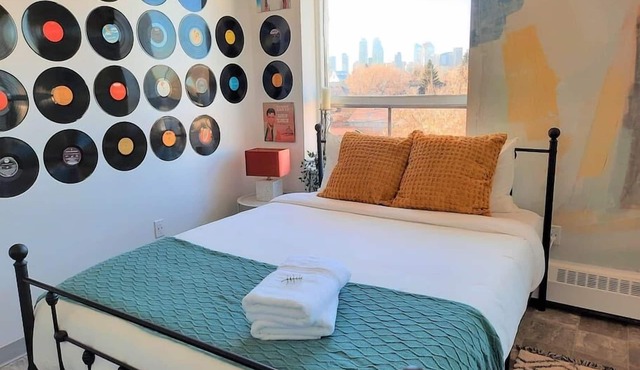 Vintage Studio w/City Views Minutes to DT