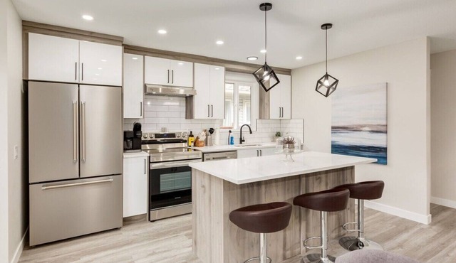 "Virtuoso" Stunning 3BR Upper Suite, sleeps 6