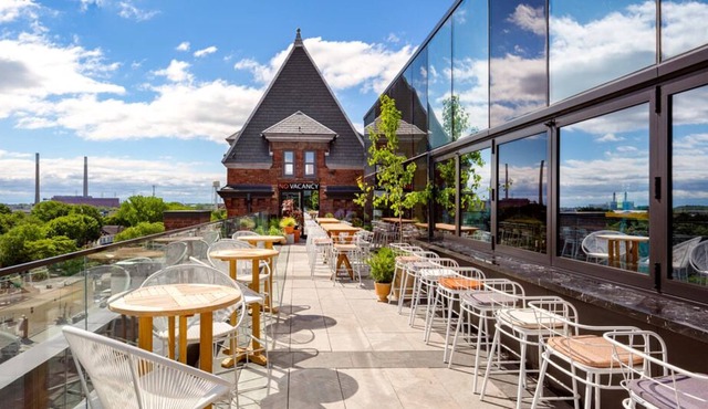 Visit the Iconic CN Tower! 4 Great Units in East End Gem! Rooftop Bar