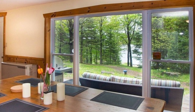 Vista Lake - Affordable Pet-Friendly Cottage w/Sand Beach, Swim Platform, Wi-Fi