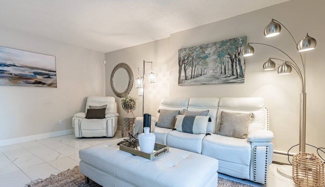 "Wander" Stunning 2 Bedroom Condo