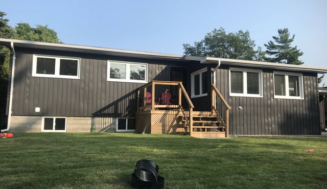 Wasaga Beach year round cottage! 3 minute walk to the longest fresh water Beach.