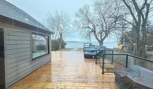 Water Front cottage in Georgina