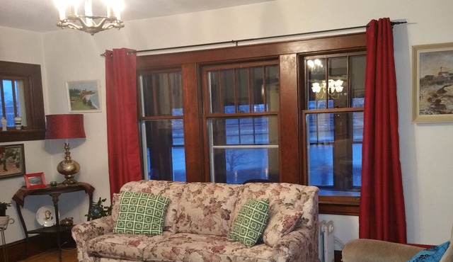 Water View: Spacious, Relaxed, and Charming Heritage Home in Trendy Downtown
