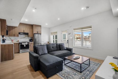 Waterfront 1BR Suite Private and Modern and Queen Bed