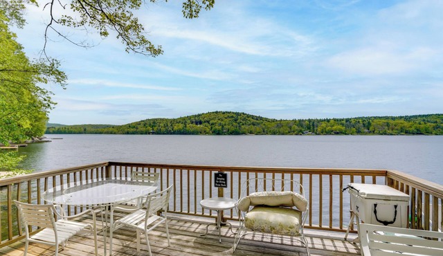 Waterfront Berkshires Studio w/Dock on Goose Pond