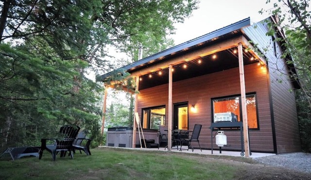 Waterfront Cabin with Spa | Le Huard