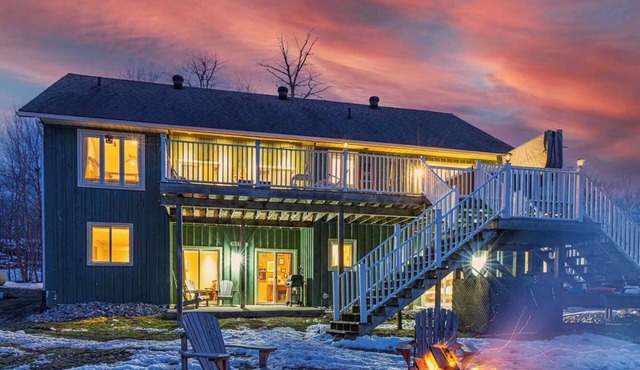 Waterfront Cottage with Hot Tub