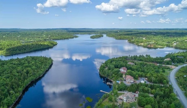 Waterfront Guest Suite in Executive House on McCabe Lake