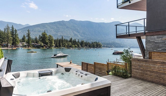 Waterfront Home on Cultus Lake w/Dock & Hot-tub!