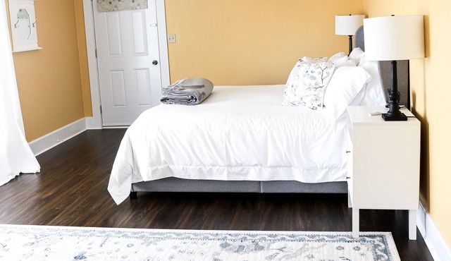 Waterfront, private balcony, king suite, private entrance, center of St. Andrews