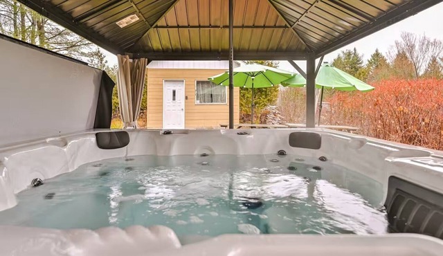 Waterfront Villa | Spa | BBQ | Pool Table | Peaceful Escape