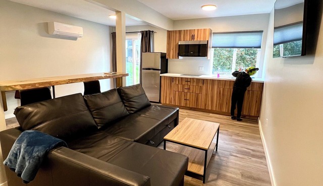 WC Oceanside 1 Bedroom 1 Bathroom Apartment with Patio Doors to Courtyard