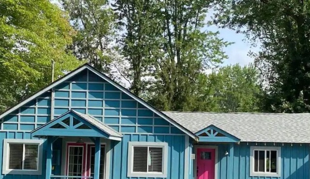 Welcome to Pink Door Cottage! - "Fun, Sun & Sand"