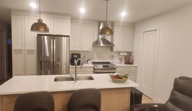 Well Furnished New Home 4 Mins from Airport