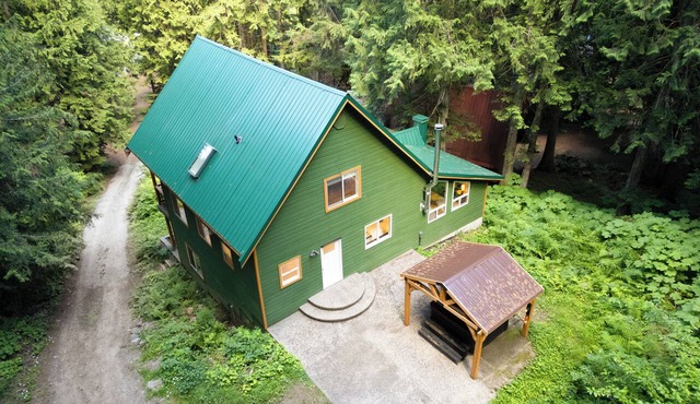 Whispering Forest Retreat w/private hot tub