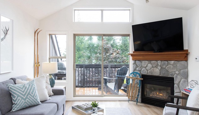Whistler Blackcomb Escape | Private Hot Tub & Cozy Mountain Views