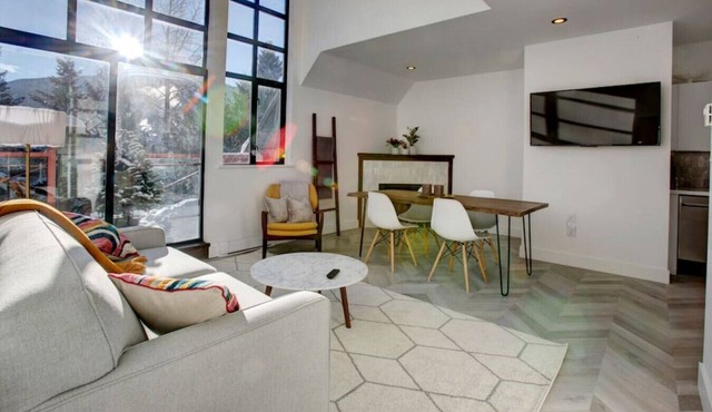 Whistler Village North 1BR:Near Shops & Restaurants, Balcony,Hot Tub & Pool!