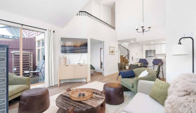 Whistler Village PentHouse | 3 BDR | Walk to Ski