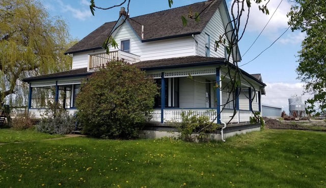 White Willow Farms and Guesthouse located on a large property.