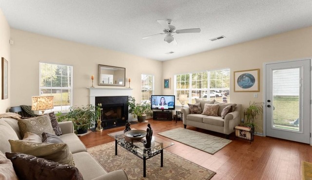World Cup Work Base -Large Home + OFFICE- Sleeps 8