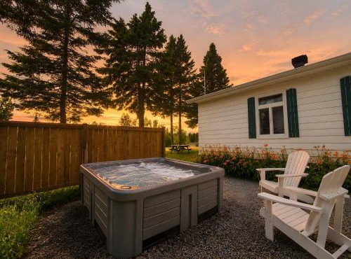 WOW Chalet Boho - Charlevoix Spa Firepit and BBQ