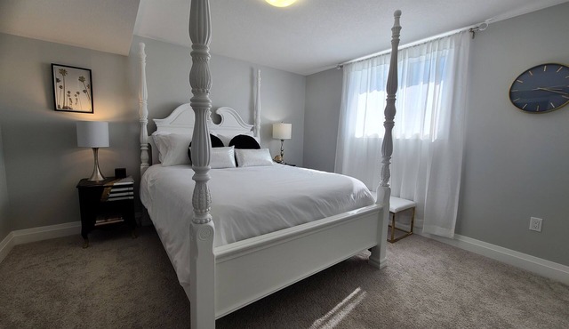 York St Suite Elora - 1.2 km, 10 min walk to downtown
