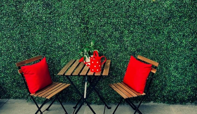 Yorkville Executive Suite 1BD 1BTH TERRACE w private outdoor dining + couch