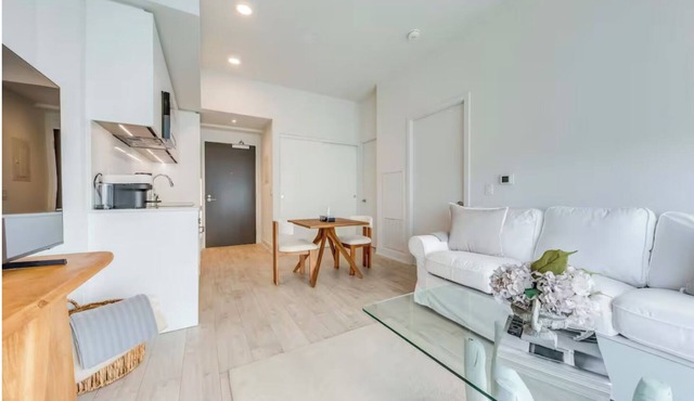 Yorkville Luxury Unit