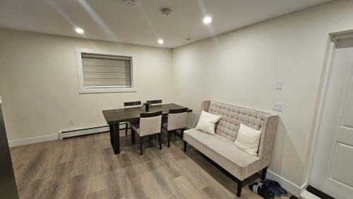Your Home - Spacious Private Suite