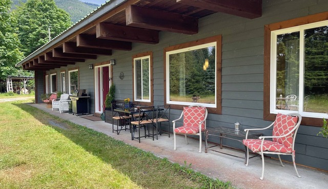 Your Riverfront Sanctuary: Unplug in the Sayward Valley