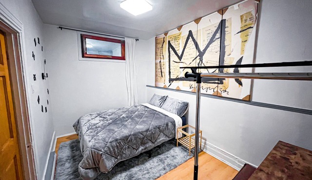 Zen & Artistic apartment 15 min from Downtown by transit Near Attractions