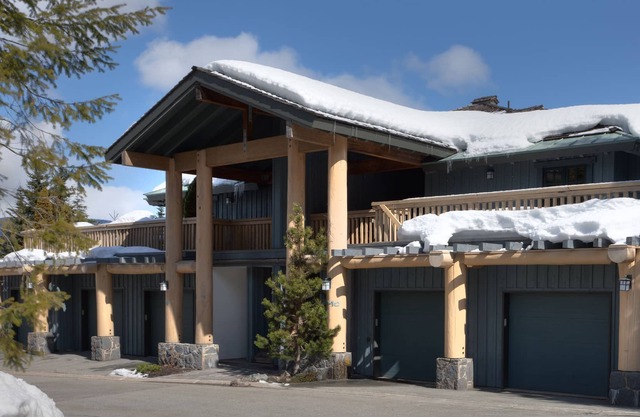 Cabin-Style Home with Shared Hot Tub & Pool