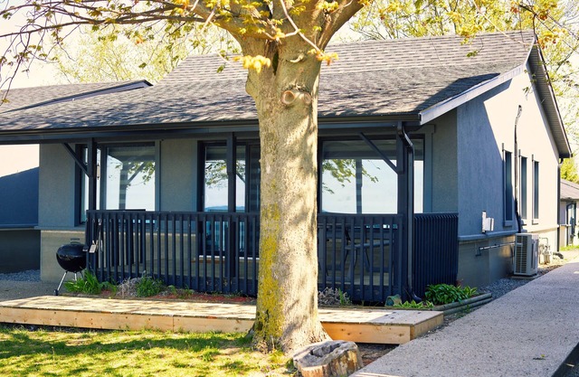 Cottage 3: Beachfront Cottage Escape