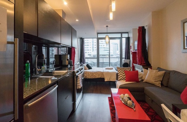 Cozy & Stylish Entertainment District Studio