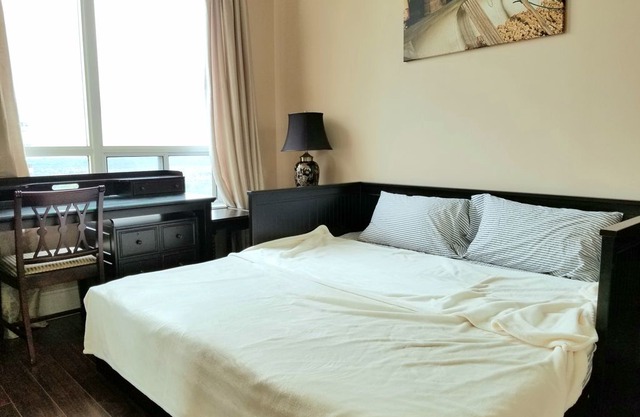 Elegant & Stylish Penthouse Near Square 1 Mississauga - Free Underground Parking