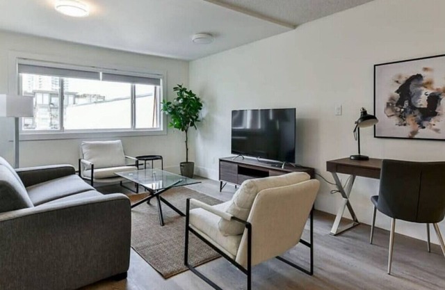 Gateway Furnished Apartments Suite Thirteen