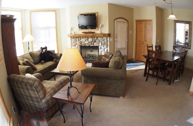 Multi level 3 bedroom condo with easy access to ski runs and view of Mt. Morrisey
