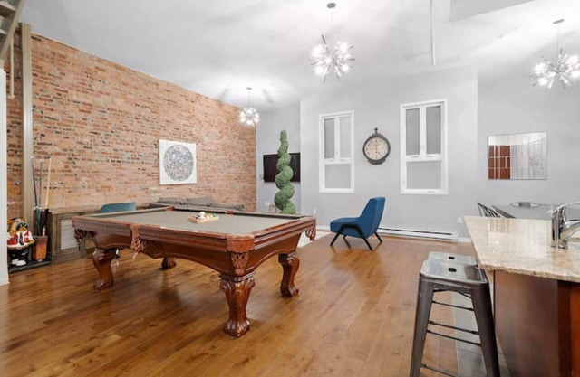 Old Montreal 4BR & 2 floors loft Hotel