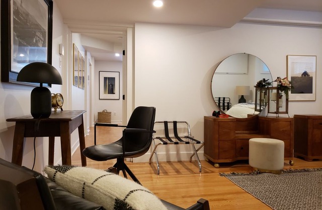 Outremont ,Appartement design à louer avec stationnement