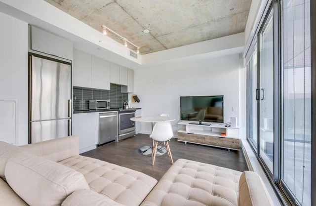 Premium Hotel-Style Studio in Downtown Toronto