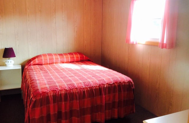 Rachel's Motel and Cottages - Two Bedroom Cottage (6)