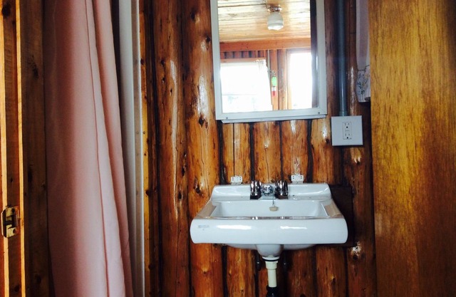 Rachel's Motel and Cottages - Two Bedroom Cottage (4)