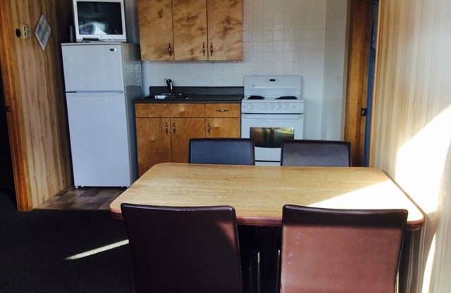 Rachel's Motel and Cottages - Two Bedroom Cottage (9)