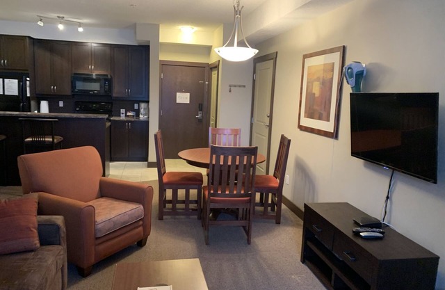 Silver Rock Condos l 1 Bedroom l Sleeps 3 Adults