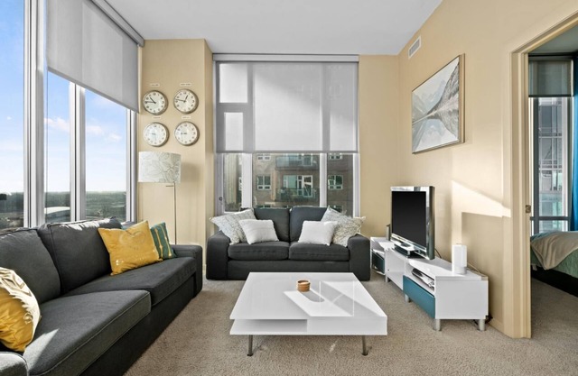 Simply Comfort. Trendy 2Br Apartment Downtown Parking