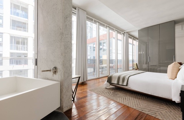 Sonder The Slate | Stellar King Suite w/Balcony