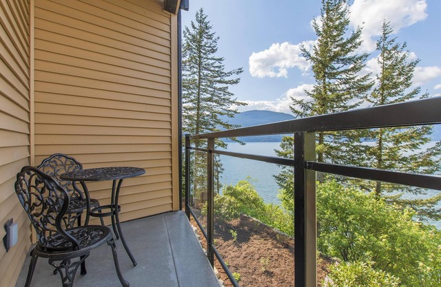 "The Lodge on Harrison Lake" Suite #1