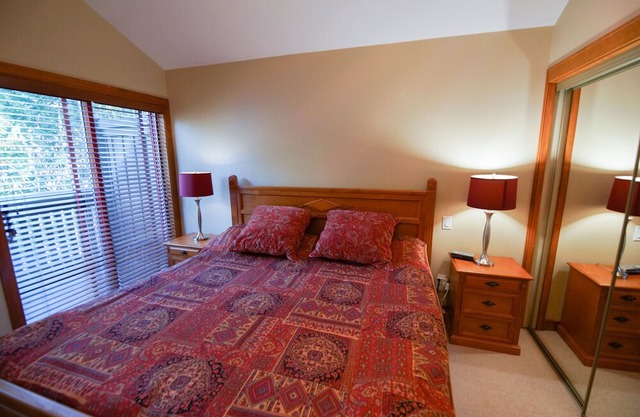 The Woods - Renovated, Family Friendly Condo on Free Shuttle and Golf Course